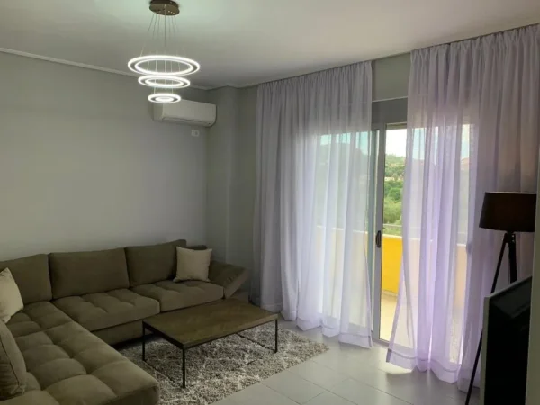Shqiperi, jepet me qera apartament 2+1+post parkimi Kati 3, 90 m² 600 € (Rruga Peti Liqeni i Thate)