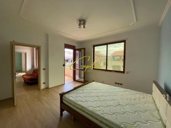 Tirane, jepet me qera Vile 3 Katshe Kati 4, 254 m² 1.300 € (KODRA E PRIFTIT)