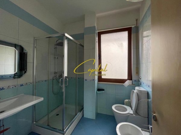 Tirane, jepet me qera Vile 3 Katshe Kati 4, 254 m² 1.300 € (KODRA E PRIFTIT)