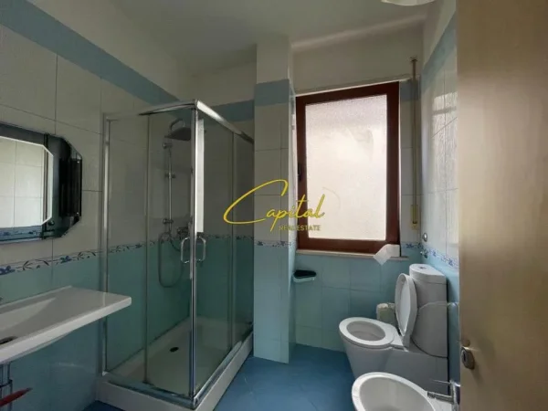 Tirane, jepet me qera Vile 3 Katshe Kati 4, 254 m² 1.300 € (KODRA E PRIFTIT)