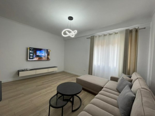 Tirane, jepet me qera apartament 2+1 Kati 3, 90 m² 800 € (Kodra e Diellit)