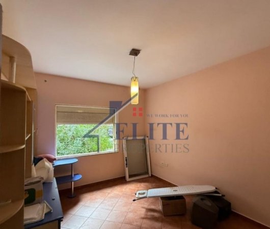 Tirane, shitet apartament 1+1+Ballkon Kati 2, 59 m² 160.000 € (Komuna e Parisit)