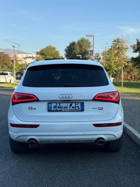 Tirane, shes makine Audi Q5 Nafte, e bardhë automatik Kondicioner 220.000 km 135.000 €