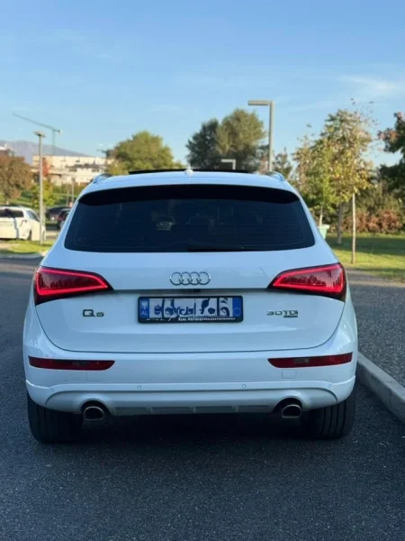 OKAZION Tirane, shes makine Audi Q5 Nafte, e bardhë automatik Kondicioner 220.000 km 12000 €