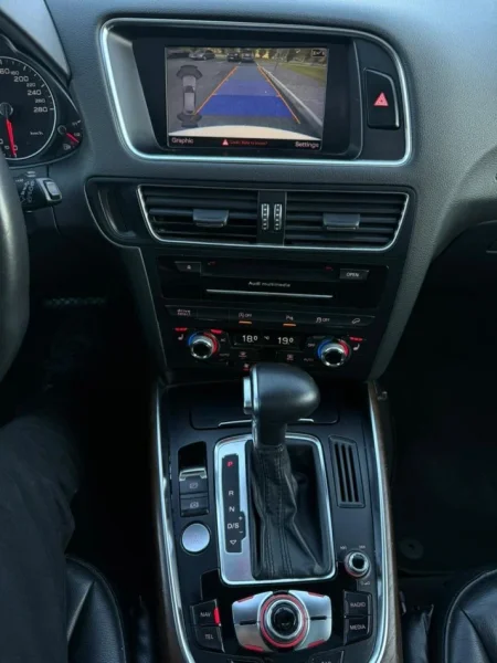 OKAZION Tirane, shes makine Audi Q5 Nafte, e bardhë automatik Kondicioner 220.000 km 12000 €