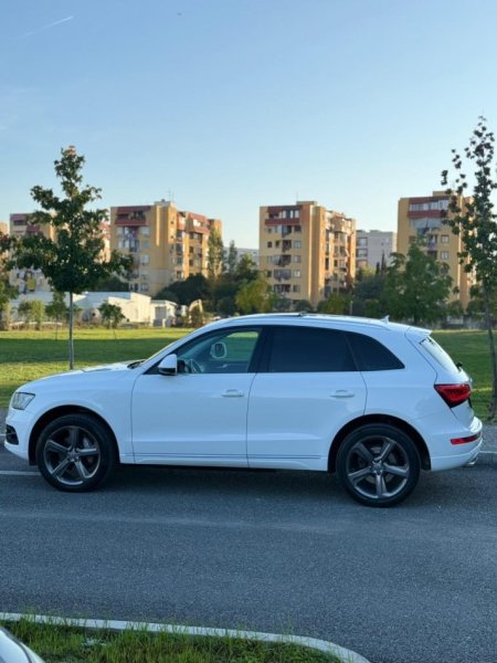 Tirane, shes makine Audi Q5 Nafte, e bardhë automatik Kondicioner 220.000 km 135.000 €