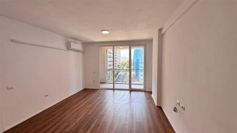 Tirane, jepet me qera apartament 2+1 Kati 4, 125 m² 700 € (FUSHA E AVIACIONIT)