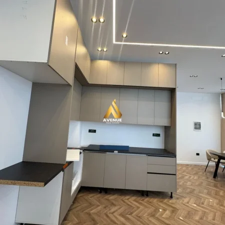 Tirane, jepet me qera apartament 1+1 Kati 1, 60 m² 800 € (kodra e diellit)