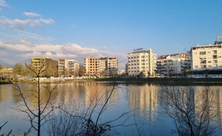 Tirane, jepet me qera ambjent biznesi Kati 0, 120 m² 1.600 € (Liqeni i thate)