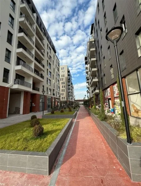 Tirane, jepet me qera zyre Kati 6, 100 m² 600 € (Don Bosko)