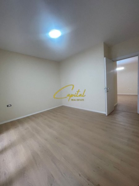 Tirane, jepet me qera zyre Kati 3, 100 m² 550 € (ASTIR)