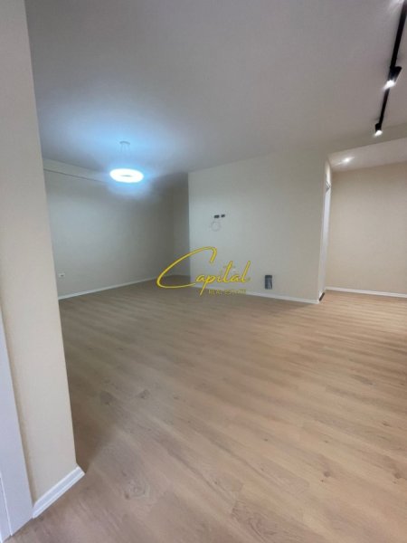 Tirane, jepet me qera zyre Kati 3, 100 m² 550 € (ASTIR)