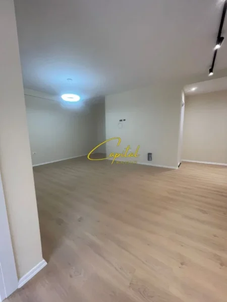 Tirane, jepet me qera zyre Kati 3, 100 m² 550 € (ASTIR)