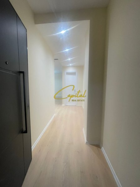 Tirane, jepet me qera zyre Kati 3, 100 m² 550 € (ASTIR)