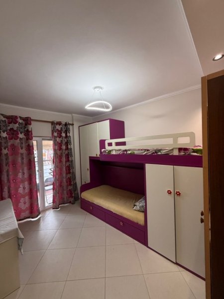 Jepet me Qera Apartament 2+1+2+ ne Astir, pranë Bar Oslo, Kati 6, 115 m² 700 €uro