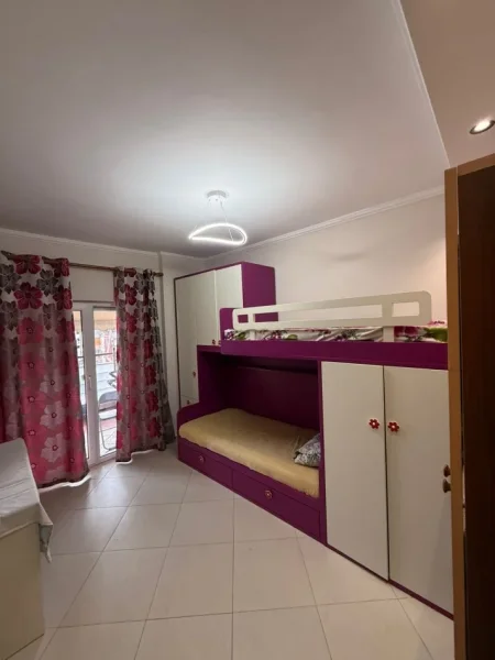 Jepet me Qera Apartament 2+1+2+ ne Astir, pranë Bar Oslo, Kati 6, 115 m² 600 €uro