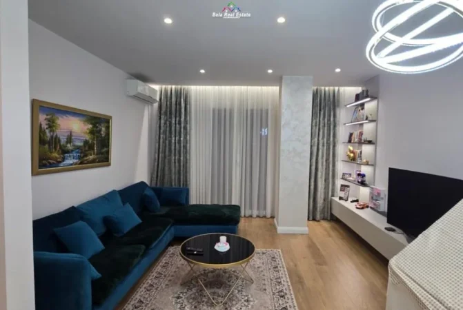 Tirane, jepet me qera apartament 2+1+Ballkon Kati 6, 120 m² 1.500 € (Bllok)