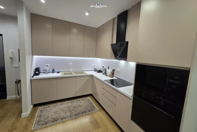 Tirane, jepet me qera apartament 2+1+Ballkon Kati 6, 120 m² 1.500 € (Bllok)