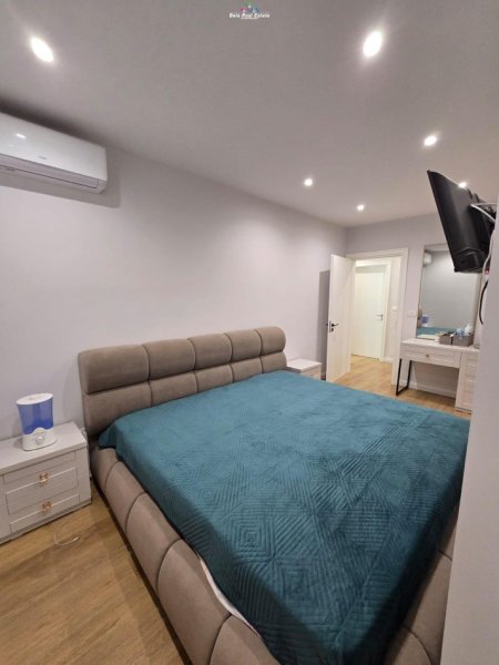 Tirane, jepet me qera apartament 2+1+Ballkon Kati 6, 120 m² 1.500 € (Bllok)