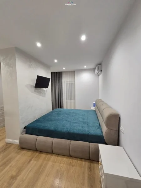 Tirane, jepet me qera apartament 2+1+Ballkon Kati 6, 120 m² 1.500 € (Bllok)