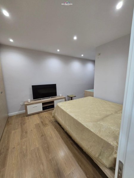 Tirane, jepet me qera apartament 2+1+Ballkon Kati 6, 120 m² 1.500 € (Bllok)