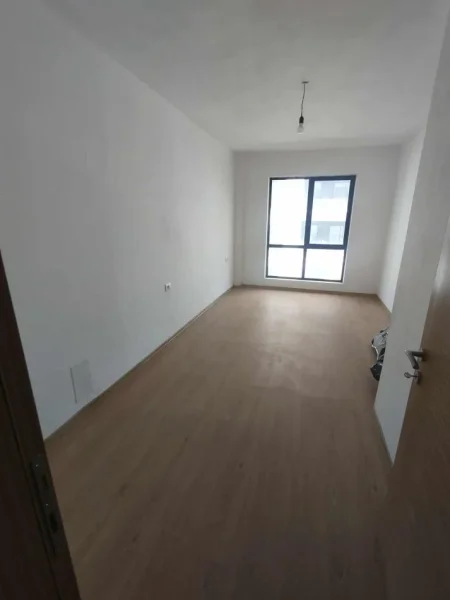 Tirane, jepet me qera apartament 3+1 Kati 5, 450 € 