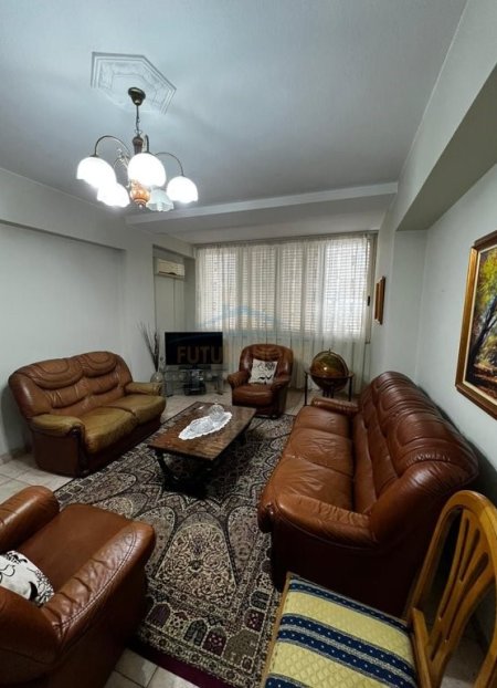 Tirane, jepet me qera apartament 2+1 Kati 4, 106 m² 800 € (Sheshi Willson)