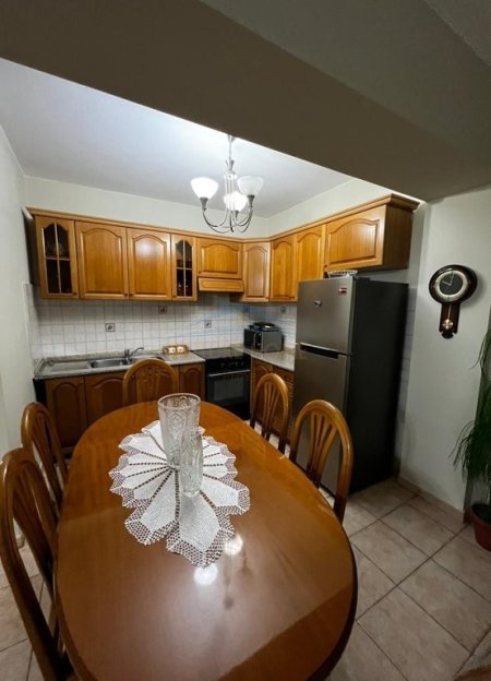 Tirane, jepet me qera apartament 2+1 Kati 4, 106 m² 800 € (Sheshi Willson)