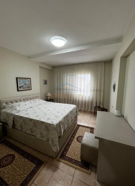 Tirane, jepet me qera apartament 2+1 Kati 4, 106 m² 800 € (Sheshi Willson)