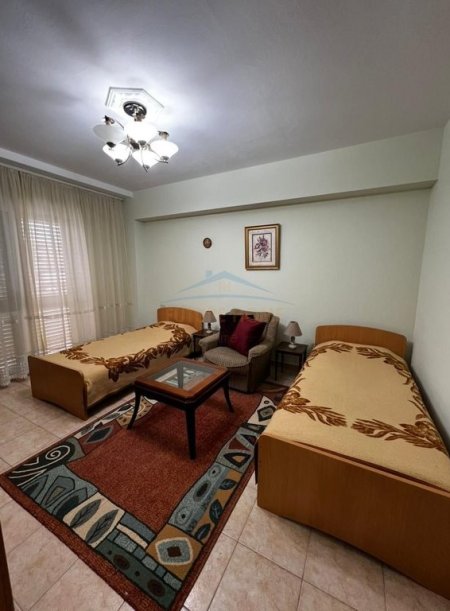 Tirane, jepet me qera apartament 2+1 Kati 4, 106 m² 800 € (Sheshi Willson)