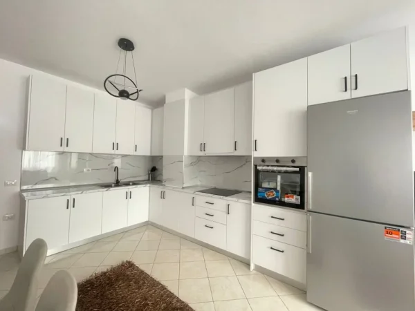 Tirane, jap me qera apartament 2+1 Kati 4, 100 m² 600 € 