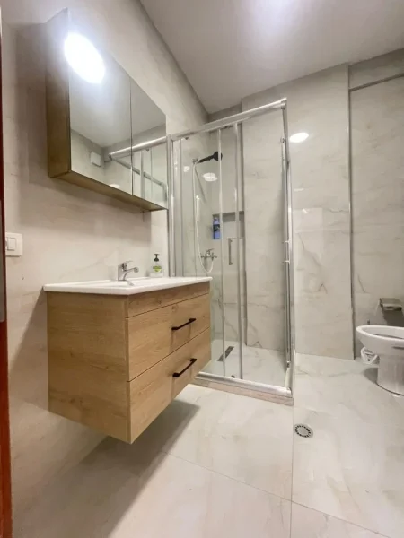 Tirane, jap me qera apartament 2+1 Kati 4, 100 m² 600 € 