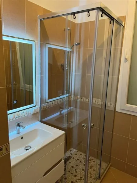Tirane, jepet me qera apartament 2+1 Kati 2, 90 m² 800 € (Qytet Studenti)