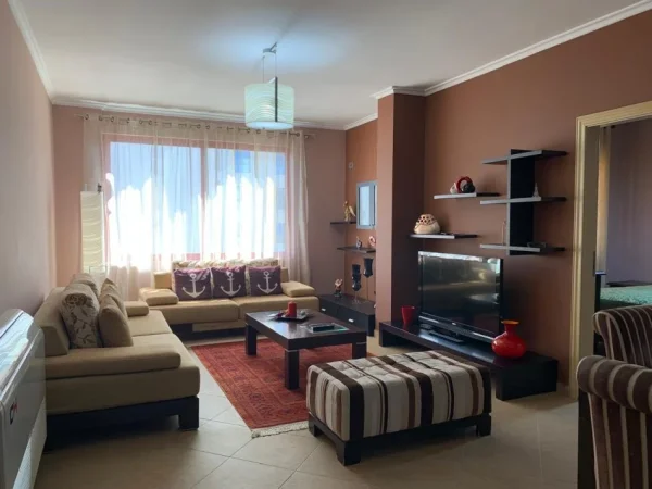 Tirane, jepet me qera apartament 3+1+Ballkon Kati 4, 130 m² 800 € (ZOGU I ZI)