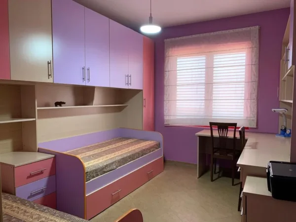 Tirane, jepet me qera apartament 3+1+Ballkon Kati 4, 130 m² 800 € (ZOGU I ZI)