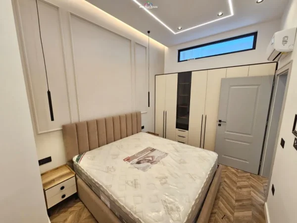 Tirane, jepet me qera apartament 1+1+Ballkon Kati 1, 70 m² 800 € (kodra e diellit)