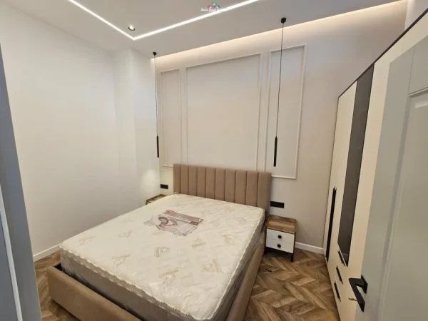 Tirane, jepet me qera apartament 1+1+Ballkon Kati 1, 70 m² 800 € (kodra e diellit)