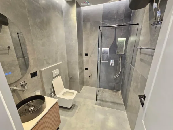 Tirane, jepet me qera apartament 1+1+Ballkon Kati 1, 70 m² 800 € (kodra e diellit)