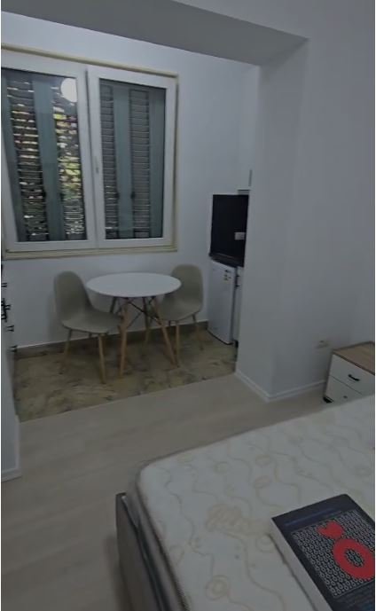 Jepet me Qera Garsoniere e Rikonstruktuar Ne Myslym Shyr, Kati 2, 20 m² 380 €URO