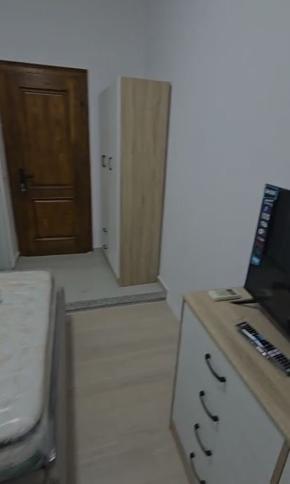 Jepet me Qera Garsoniere e Rikonstruktuar Ne Myslym Shyr, Kati 2, 20 m² 380 €URO