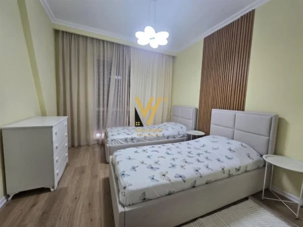 Tirane, jepet me qera apartament 2+1+Ballkon Kati 4, 105 m² 600 € (ASTIR)