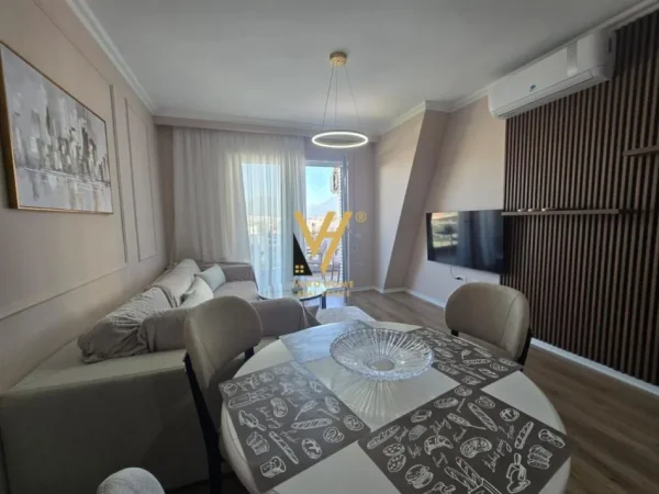 Tirane, jepet me qera apartament 2+1+Ballkon Kati 4, 105 m² 600 € (ASTIR)