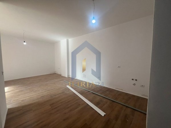 Tirane, shitet apartament 1+1+Ballkon Kati 3, 80 m² 236.000 € (Rruga E Kavajes GALERIA ROMA)