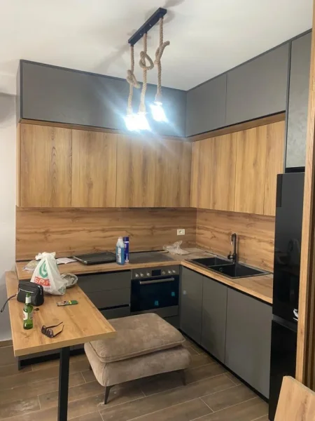 Tirane, jepet me qera apartament 1+1+Ballkon Kati 1, 60 m² 800 € (PAZARI I RI)