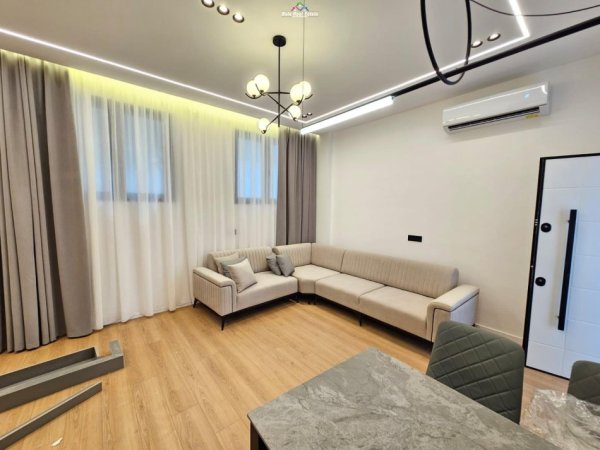 Tirane, jepet me qera apartament 1+1+Ballkon Kati 1, 70 m² 800 € (kodra e diellit)