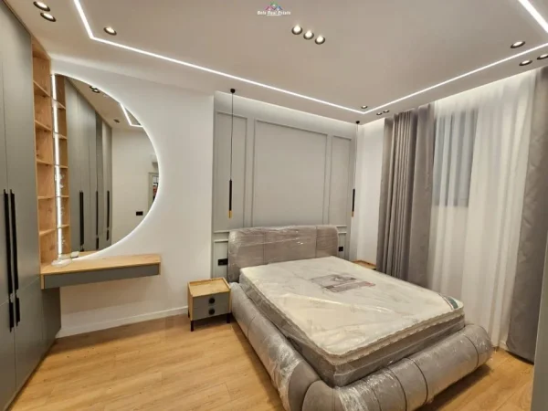 Tirane, jepet me qera apartament 1+1+Ballkon Kati 1, 70 m² 800 € (kodra e diellit)