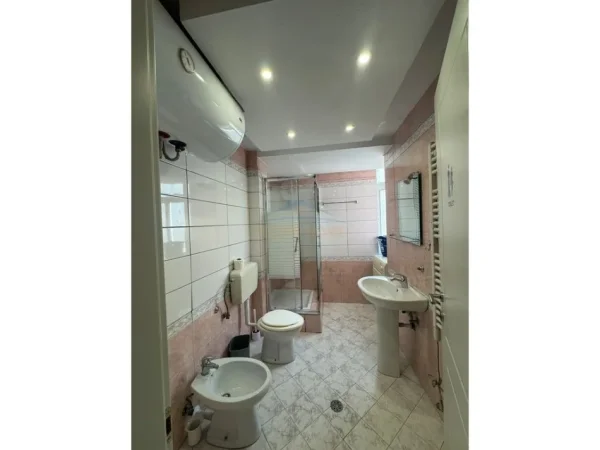 Tirane, jepet me qera apartament 3+1+Aneks+Ballkon Kati 6, 125 m² 1.100 € (Rruga Sulejman Pasha)