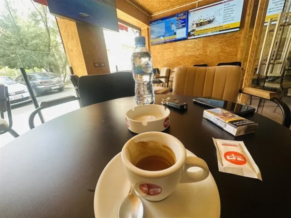 Tirane, jepet me qera lokal Kati 0, 60 m² 700 € (21 DHJETORI)