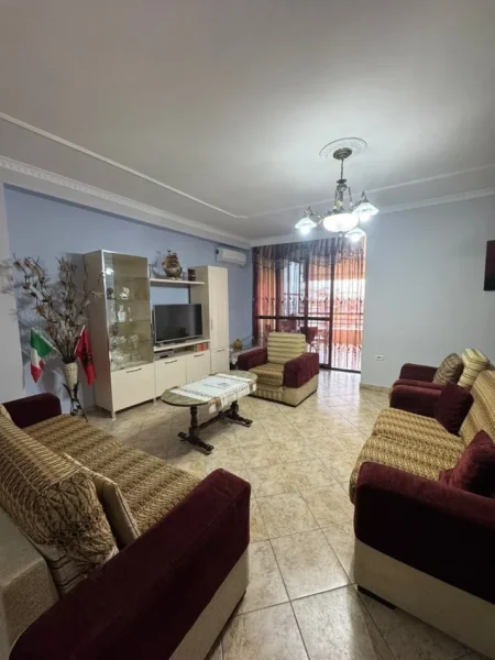 Tirane, jepet me qera apartament 2+1+Aneks+Ballkon Kati 4, 130 m² 700 € (21 dhjetori prane supermarket joena)