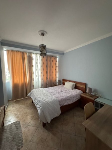 Tirane, jepet me qera apartament 2+1+Aneks+Ballkon Kati 4, 130 m² 700 € (21 dhjetori prane supermarket joena)